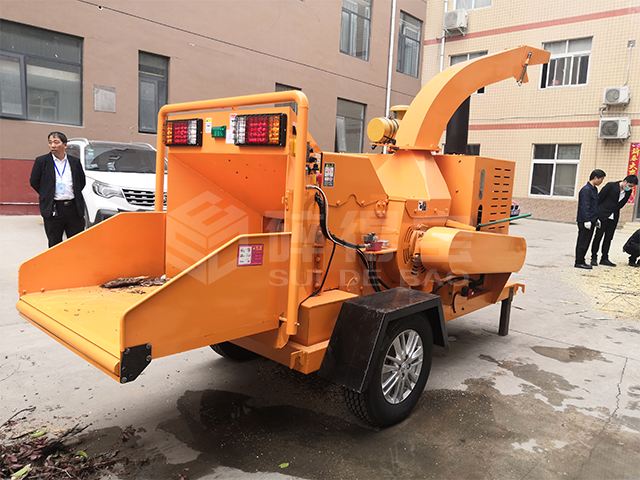 經(jīng)過推廣使用的樹枝粉碎機(jī)深受